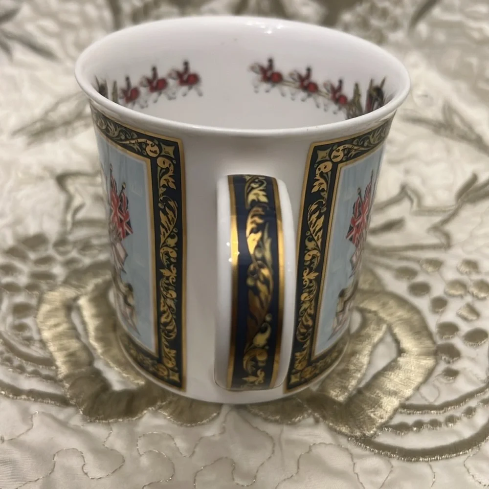 Harrods - the Queen’s diamond jubilee croebrations edition - Picture 4 of 5